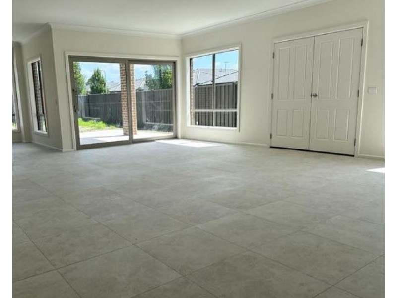28 Hammer smith way, Cranbourne VIC 3977