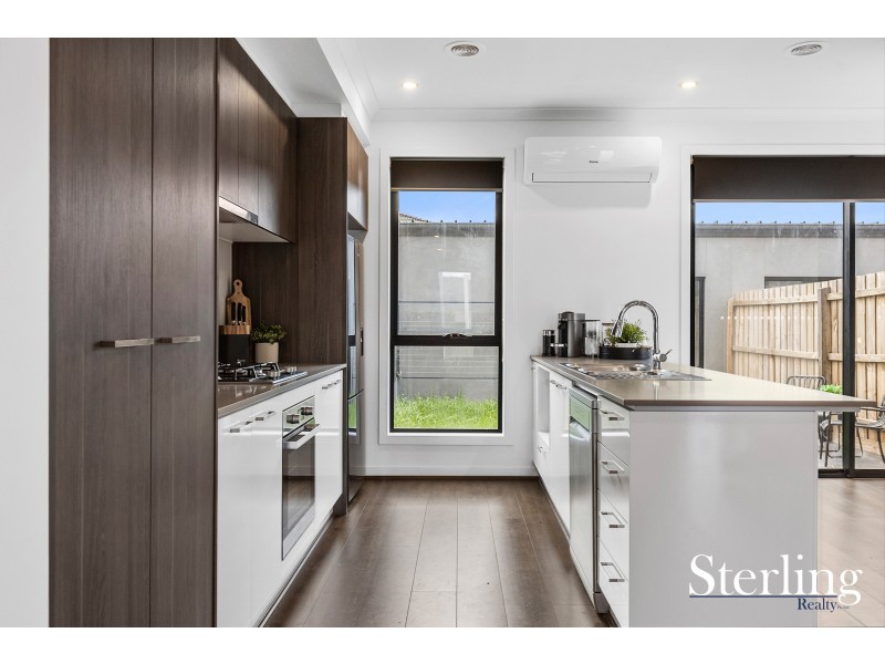 10 Nostrand Walk, Point Cook VIC 3030