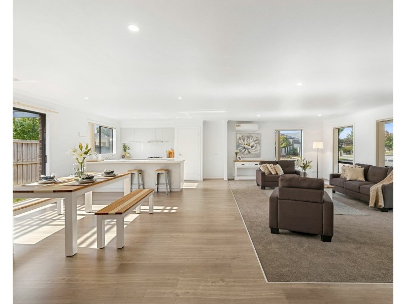 39 Hibiscus Cres, Point Cook VIC 3030