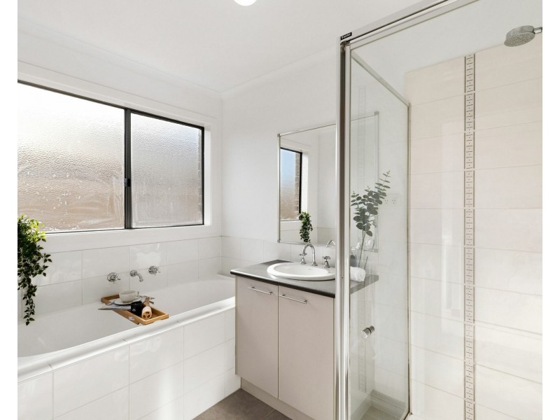 39 Hibiscus Cres, Point Cook VIC 3030