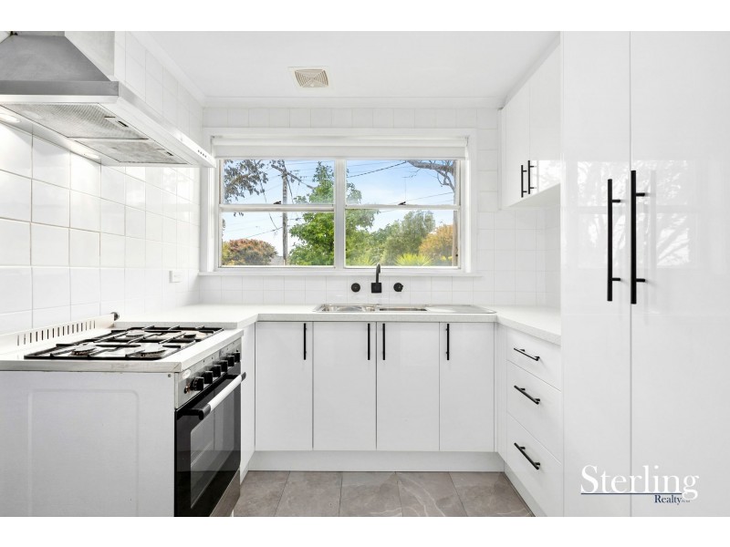 19 Hendricks Crescent, Jacana VIC 3047