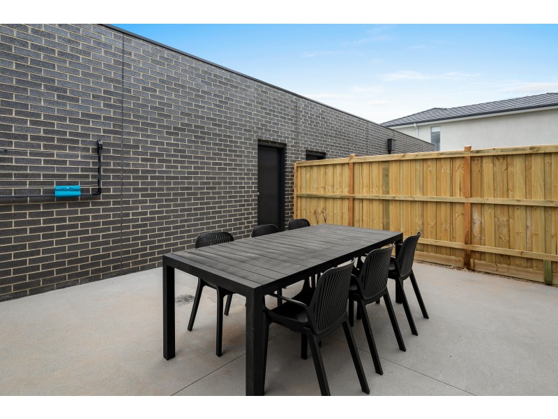 32 Nolita Walk, Point Cook VIC 3030