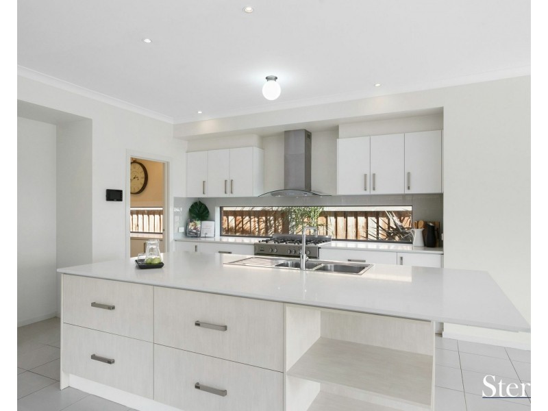 325 Saltwater Prom, Point Cook VIC 3030