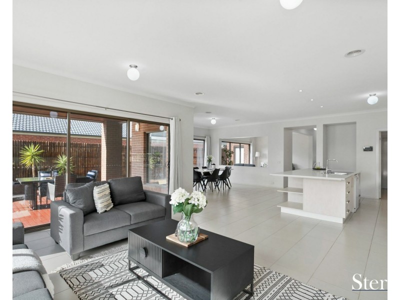 325 Saltwater Prom, Point Cook VIC 3030