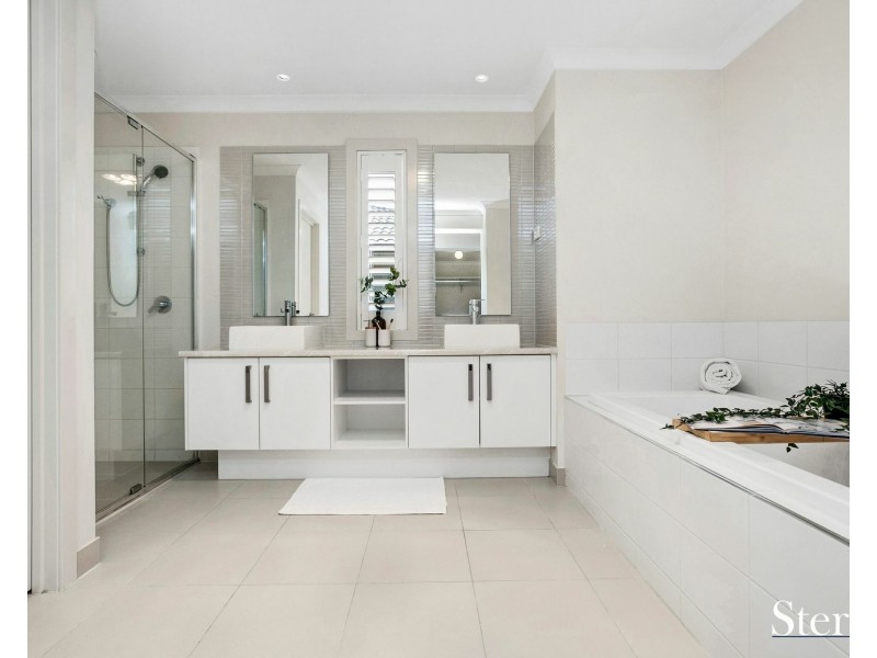 325 Saltwater Prom, Point Cook VIC 3030