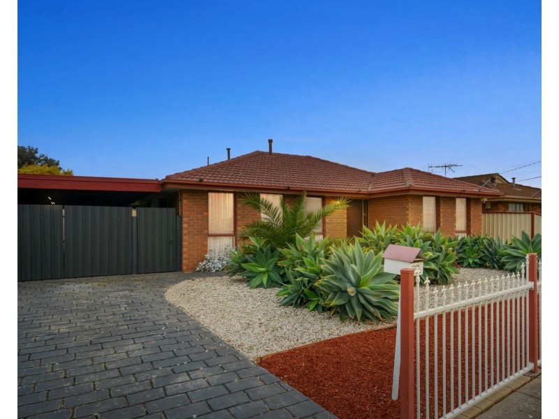 17 Thornbill Dr, Werribee VIC 3030