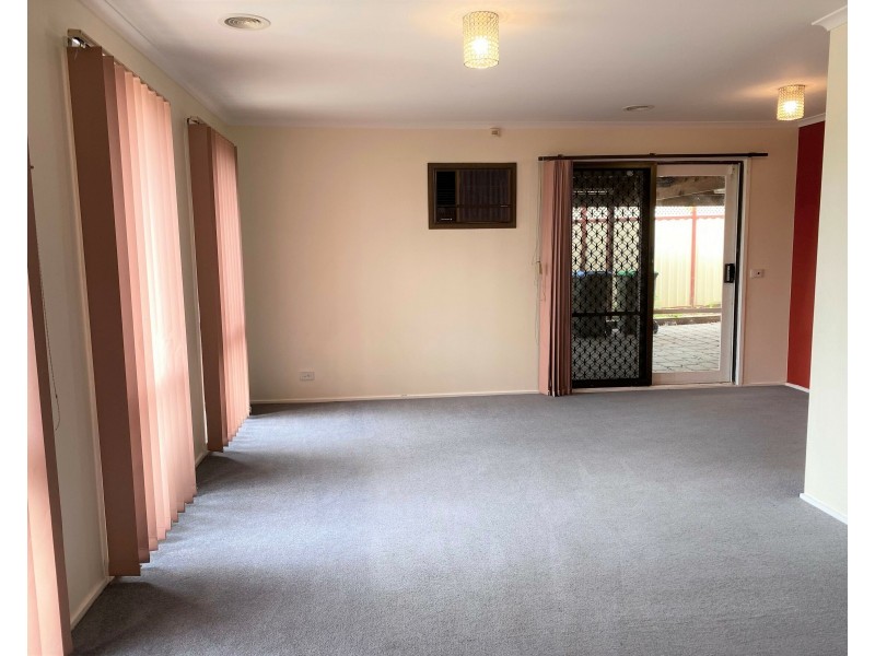 17 Thornbill Dr, Werribee VIC 3030