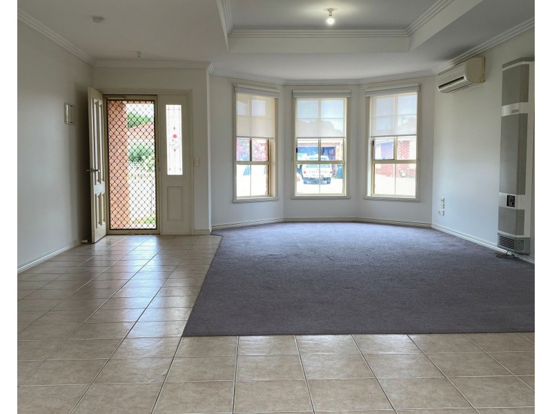 13 Egan St, Deer Park VIC 3023