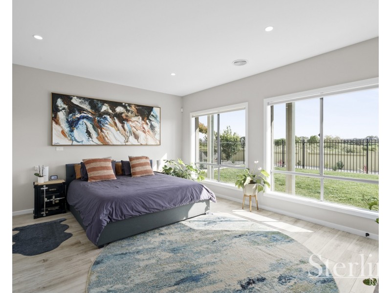 13 Ellis Close, Sanctuary Lakes VIC 3030