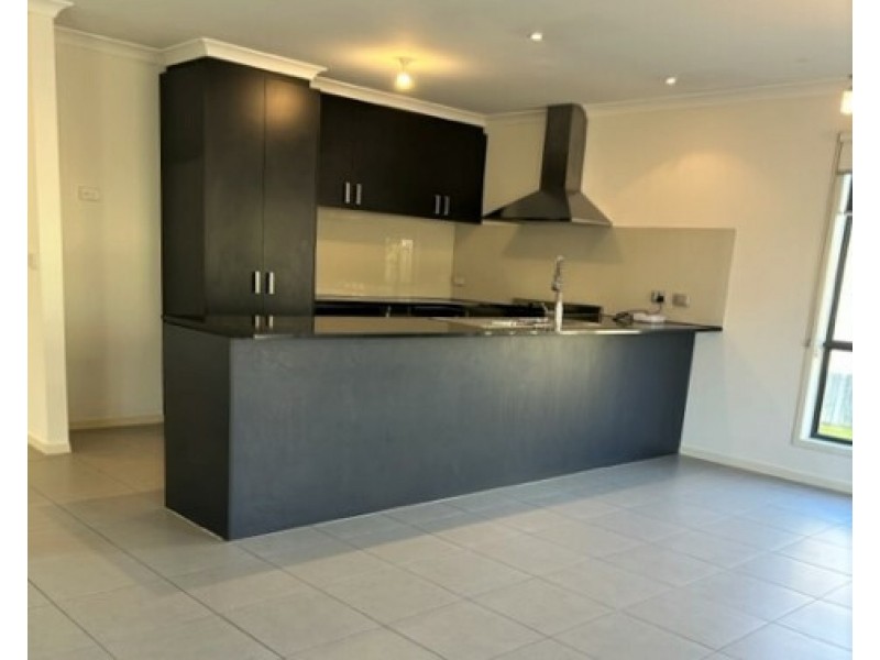 7 Darter Way, Williams Landing VIC 3027