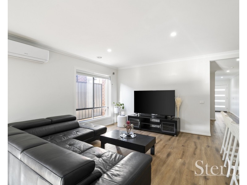 22 Goodison Grove, Mount Cottrell VIC 3024