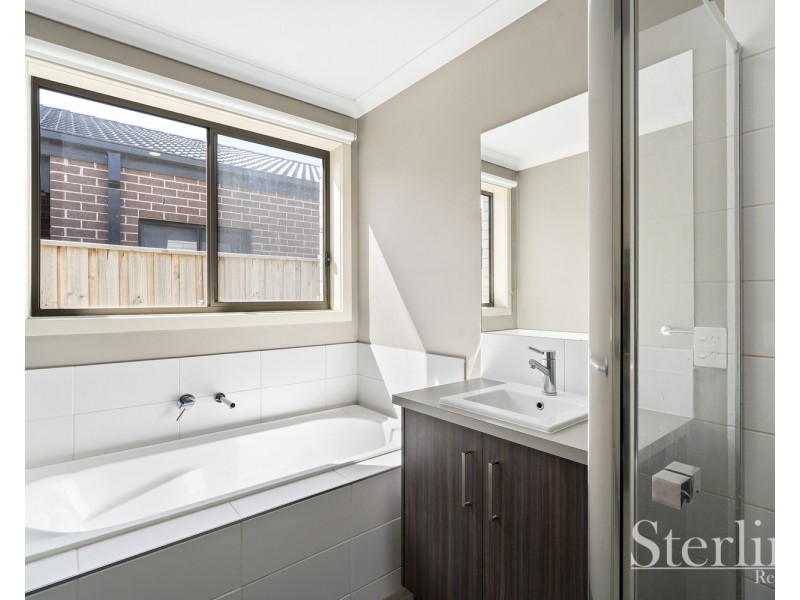 5 Stately Avenue, Wyndham Vale VIC 3024