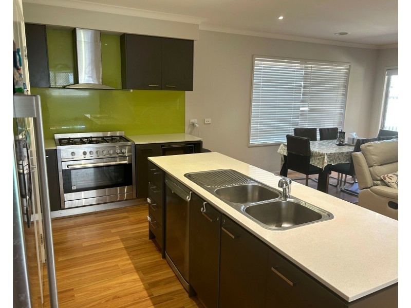 5 Palace Rd, Point Cook VIC 3030