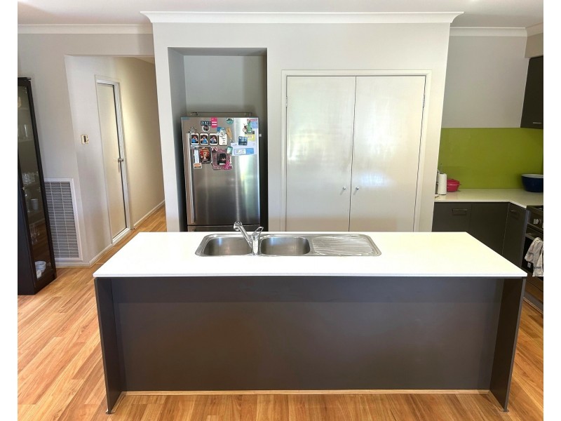 5 Palace Rd, Point Cook VIC 3030