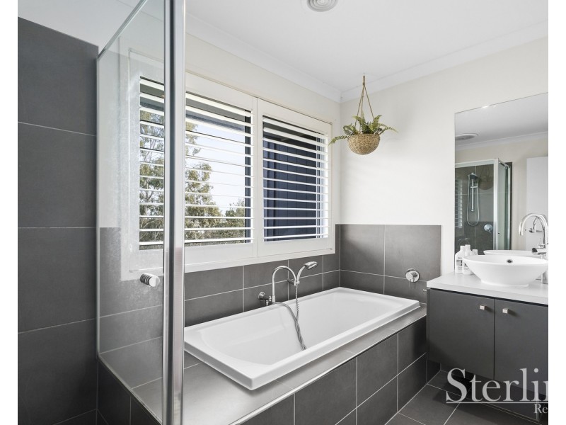 14 Royal Cct, Point Cook VIC 3030