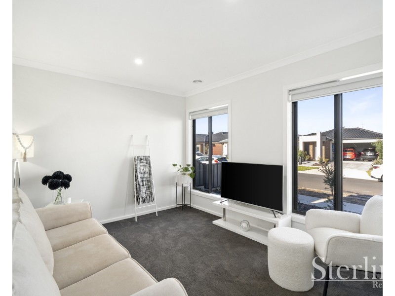 22 Goodison Grove, Mount Cottrell VIC 3024