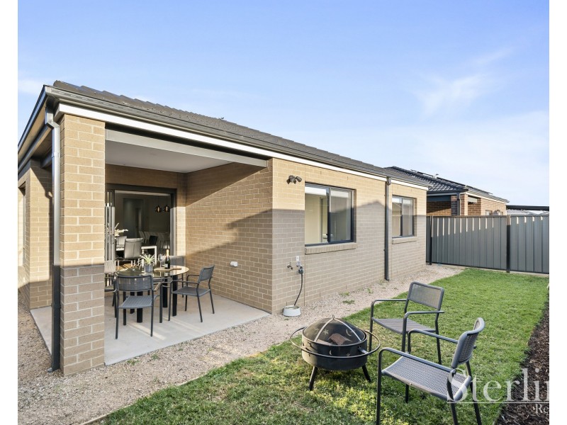 22 Goodison Grove, Mount Cottrell VIC 3024