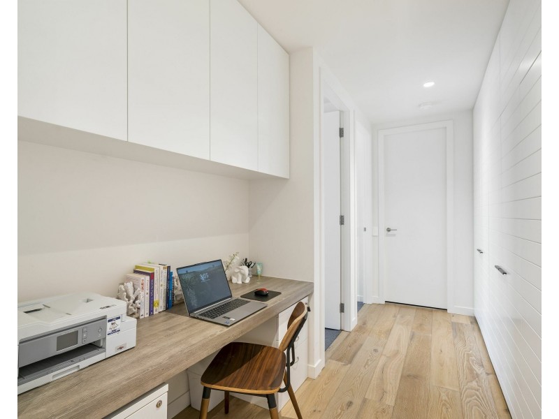 237/33 Quay Boulevard, Werribee South VIC 3030