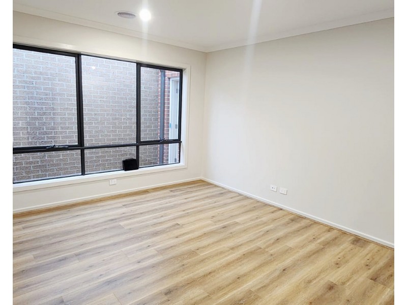 11 Pawling St, Rockbank VIC 3335