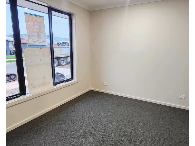 11 Pawling St, Rockbank VIC 3335