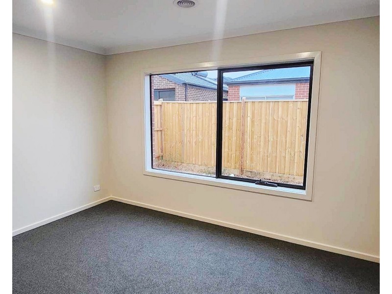 11 Pawling St, Rockbank VIC 3335