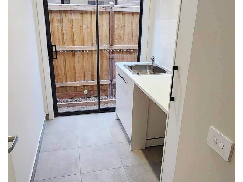 11 Pawling St, Rockbank VIC 3335