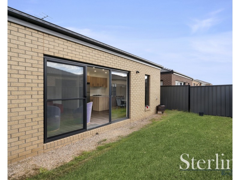 6 Stacey Parade, Mount Cottrell VIC 3024