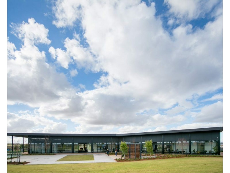 11 Lucknow Street, Mambourin VIC 3024