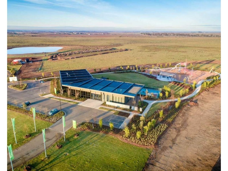 11 Lucknow Street, Mambourin VIC 3024