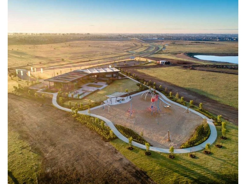 11 Lucknow Street, Mambourin VIC 3024