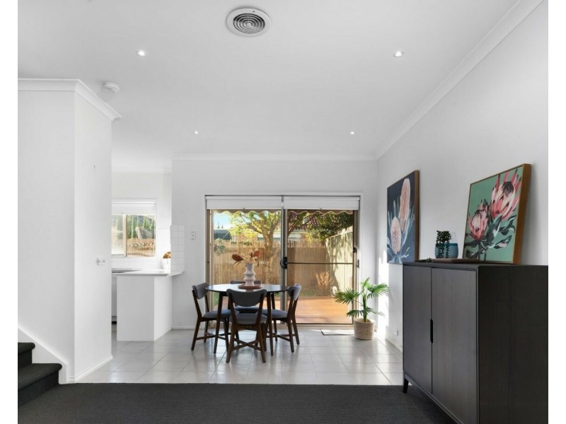 Unit 2/14 Mickleton Gr, Point Cook VIC 3030