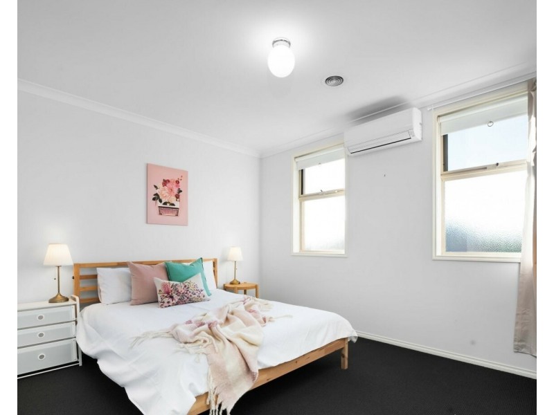 Unit 2/14 Mickleton Gr, Point Cook VIC 3030