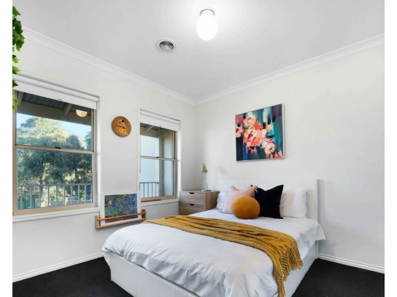 Unit 2/14 Mickleton Gr, Point Cook VIC 3030
