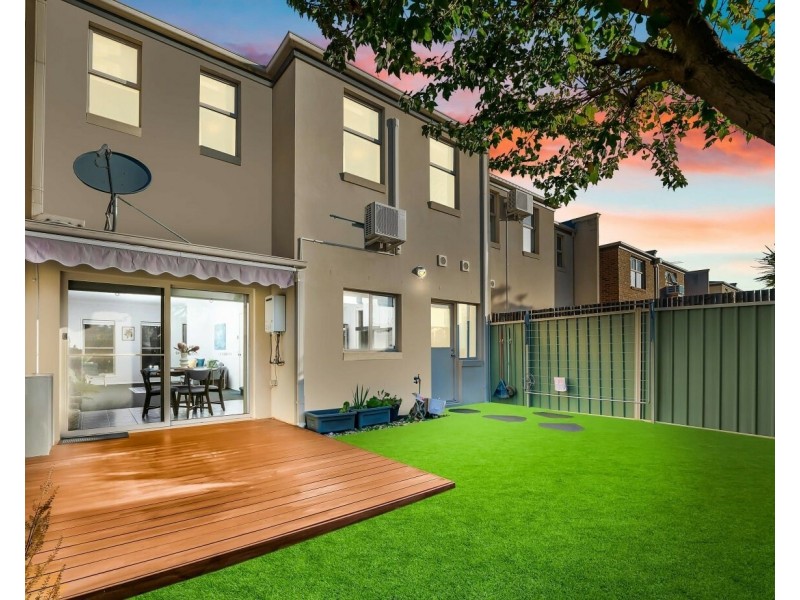 Unit 2/14 Mickleton Gr, Point Cook VIC 3030