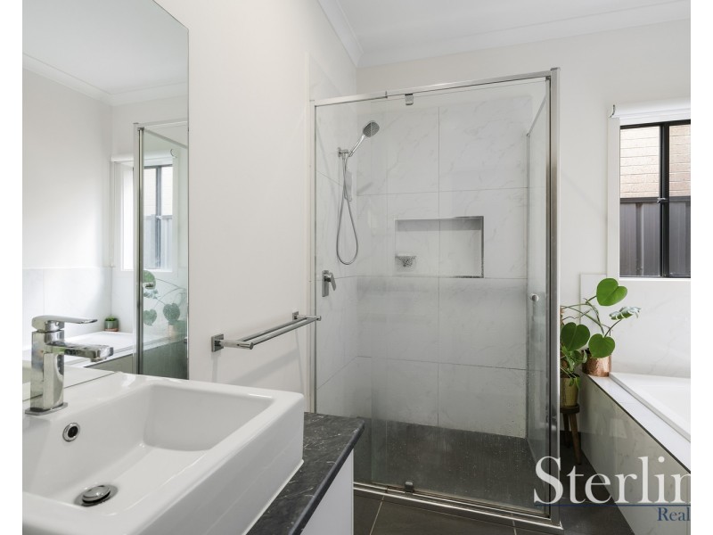 24 Goodison Grove, Mount Cottrell VIC 3024