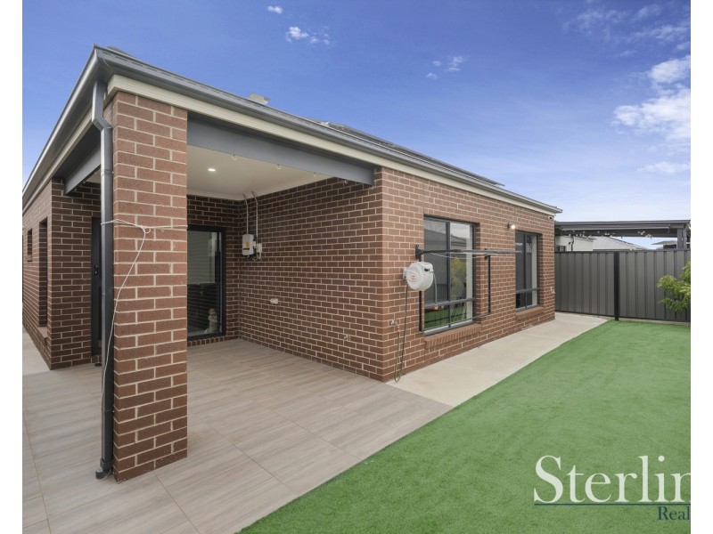 24 Goodison Grove, Mount Cottrell VIC 3024