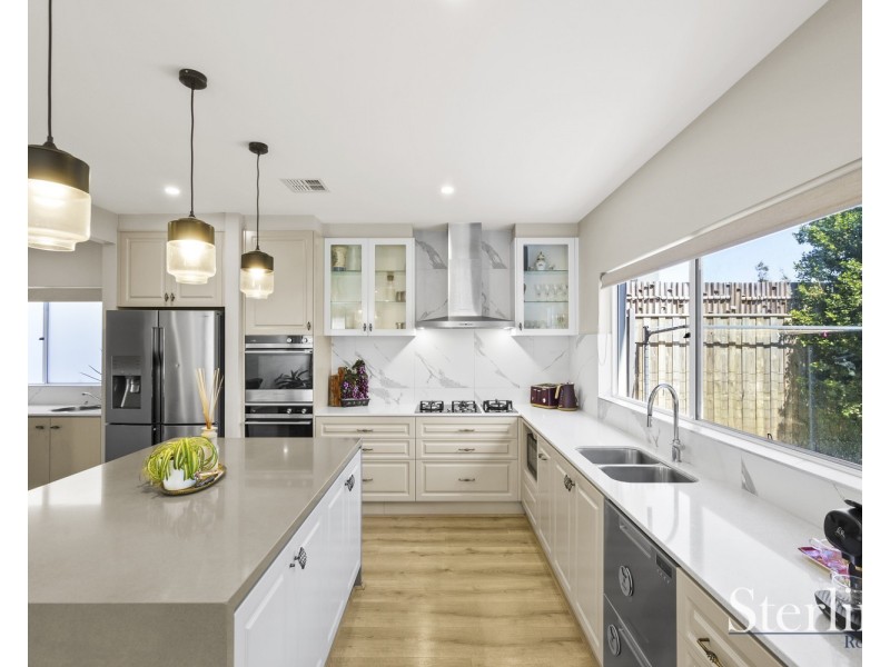 8 Brinkerhoff Crescent, Point Cook VIC 3030