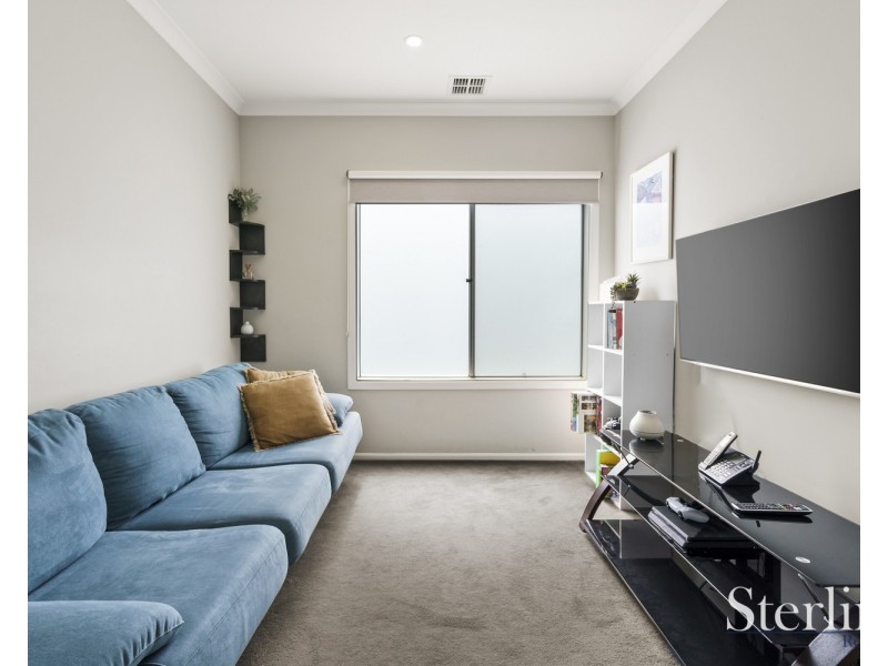 8 Brinkerhoff Crescent, Point Cook VIC 3030