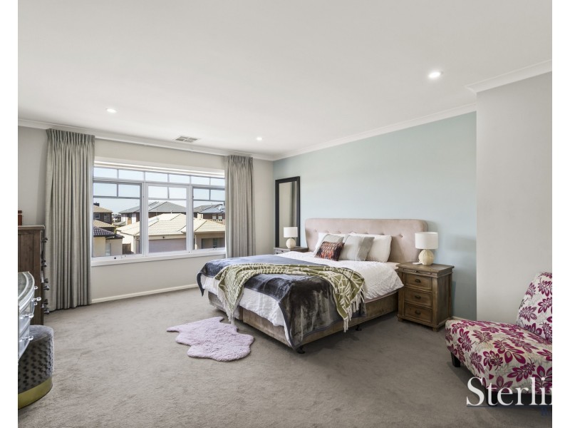 8 Brinkerhoff Crescent, Point Cook VIC 3030