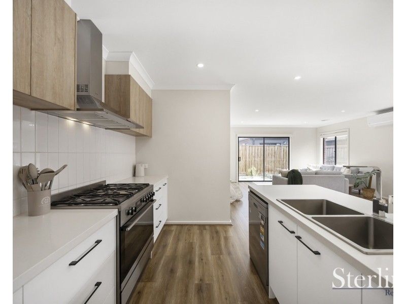 11 Pawling St, Rockbank VIC 3335