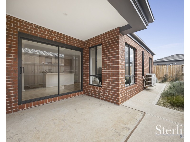 11 Pawling St, Rockbank VIC 3335