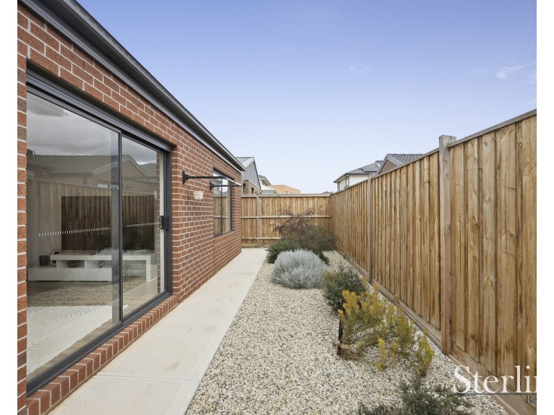 11 Pawling St, Rockbank VIC 3335