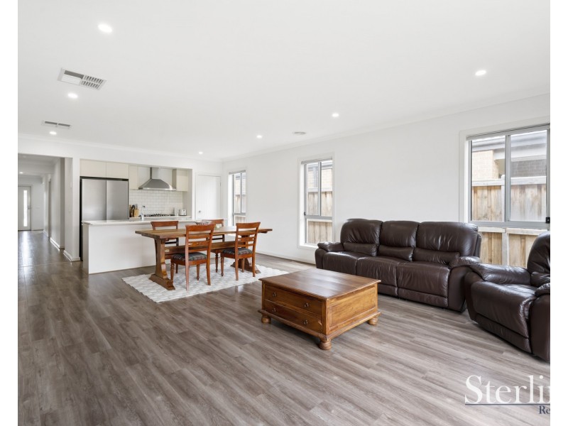 5 Shallow Street, Mambourin VIC 3024