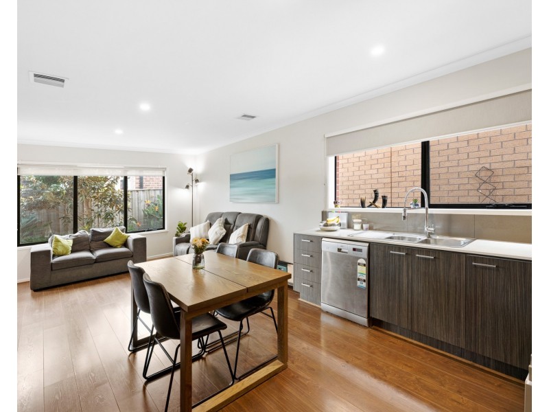 44 Middleton Dr, Point Cook VIC 3030