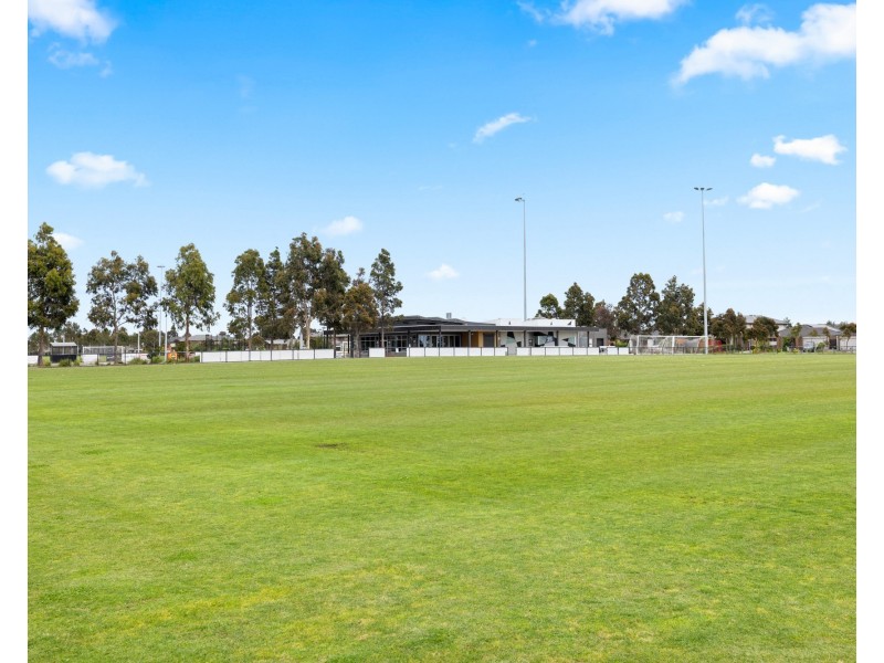 44 Middleton Dr, Point Cook VIC 3030