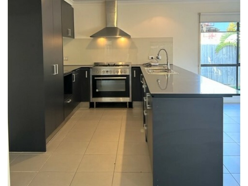 7 Darter Way, Williams Landing VIC 3027