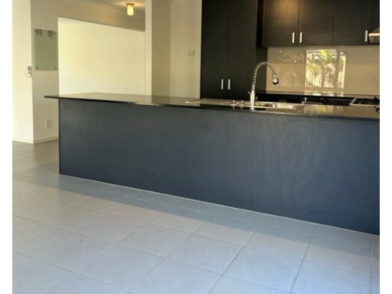 7 Darter Way, Williams Landing VIC 3027