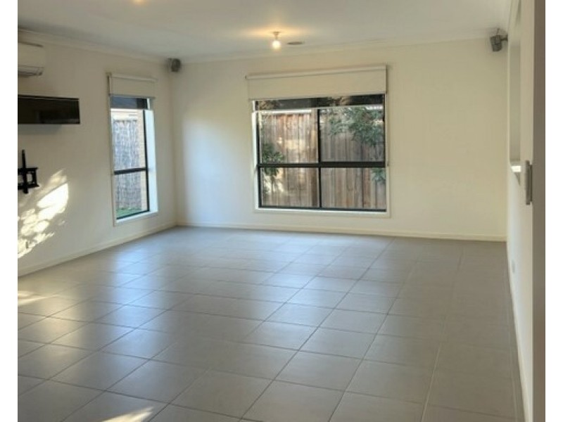 7 Darter Way, Williams Landing VIC 3027