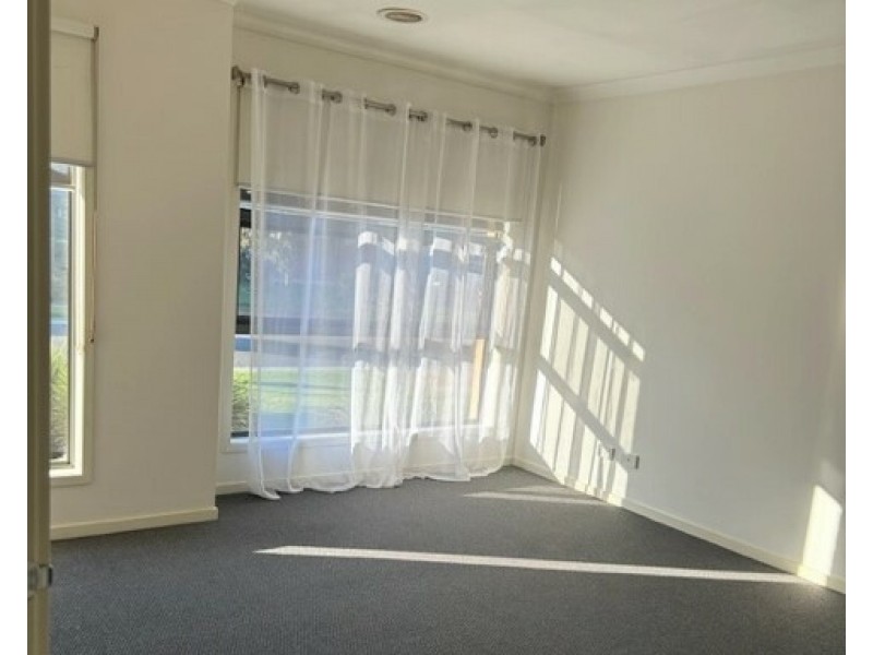 7 Darter Way, Williams Landing VIC 3027