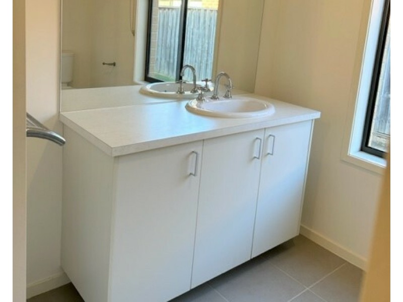 7 Darter Way, Williams Landing VIC 3027